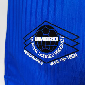Camiseta Manchester United 1985 Retro Visita - detalle escudo