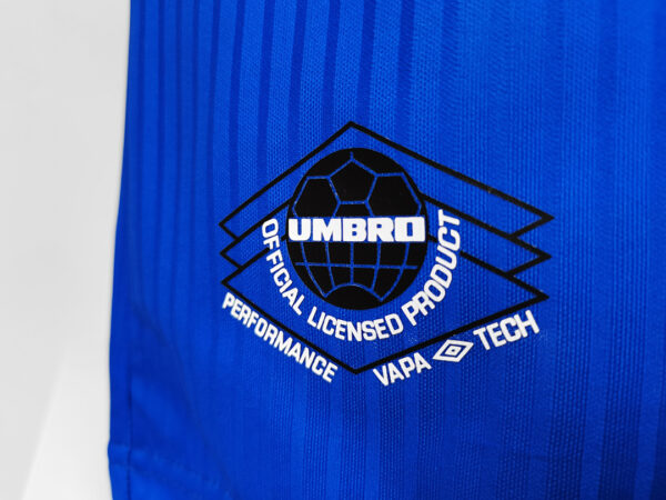 Camiseta Manchester United 1985 Retro Visita - detalle escudo