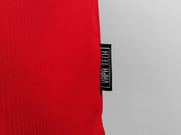 Camiseta Manchester United 1996/1998 Retro Local - detalle escudo y logotipo Umbro