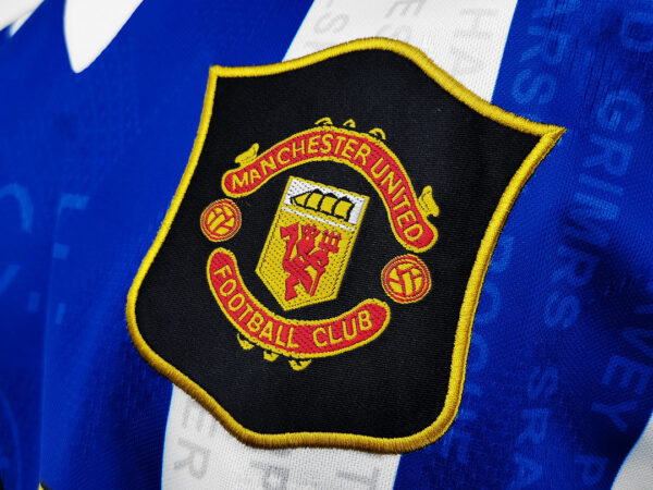 Camiseta Manchester United 1985 Visita Retro - detalle escudo
