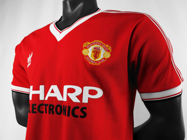 Camiseta Manchester United 1990/92 Local Retro - detalle escudo