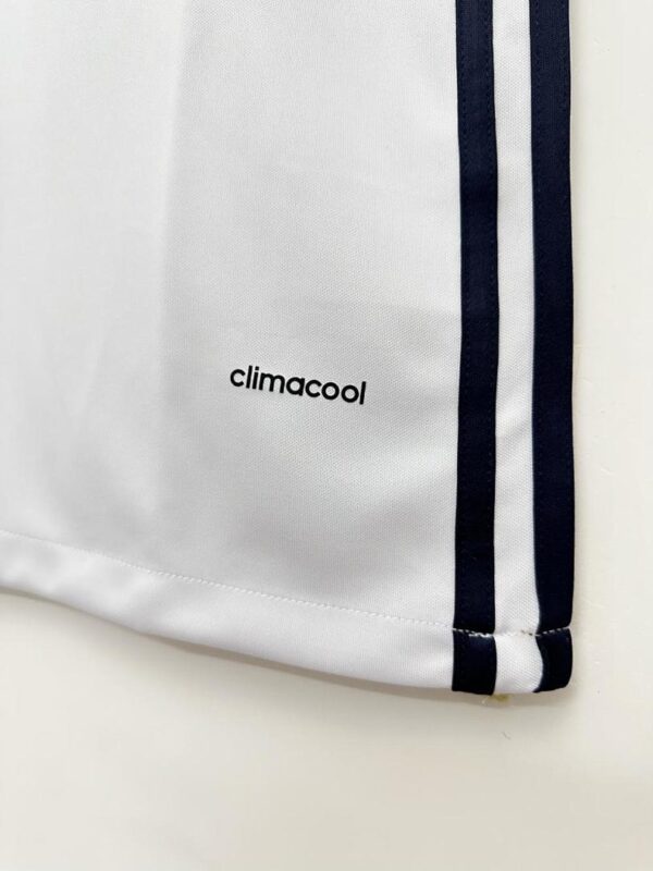 Camiseta Real Madrid 2014/15 Local Retro - detalle escudo