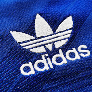 Camiseta Manchester United 1998/1999 Visita Retro - detalle escudo