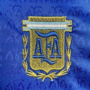 Camiseta Argentina 1994 Retro Visita Manga Larga - detalle escudo