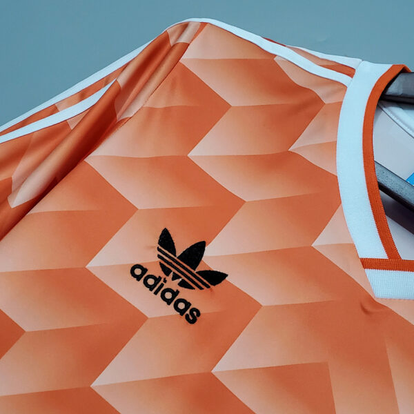 Camiseta Selección de Países Bajos 1988 Retro Local - detalle escudo