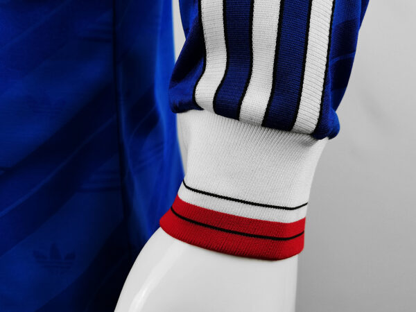 Camiseta Manchester United 1986 Retro Alternativa Manga Larga - detalle escudo Manchester United