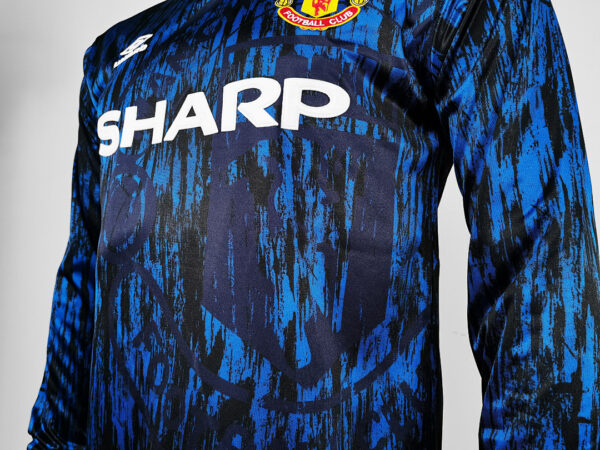 Camiseta Manchester United 1994 Retro Visita - detalle escudo