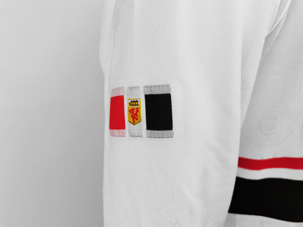 Camiseta Manchester United 1994/95 Retro Visita Manga Larga - detalle escudo
