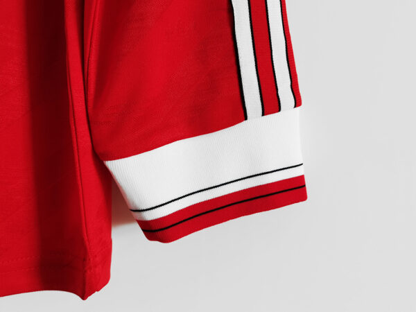 Camiseta Manchester United 1998 Local Retro Manga Larga - detalle escudo