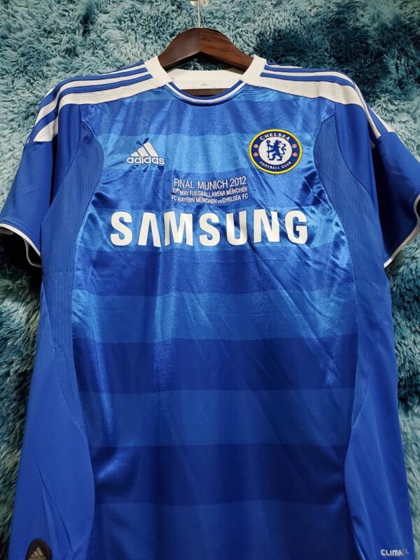 Camiseta Chelsea 2011/12 Retro Local - detalle escudo