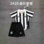 Camiseta Santos 2013 Retro Visita - detalle escudo