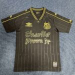 Camiseta Santos 2025/2026 Visita - detalle escudo