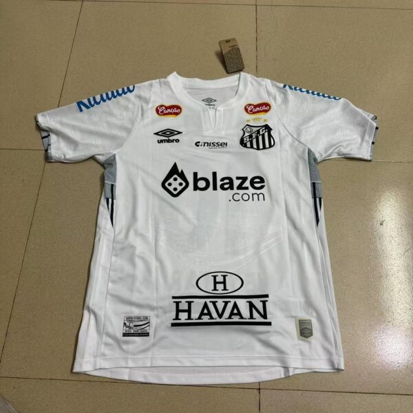 Camiseta Santos 2025/2026 Local - detalle escudo