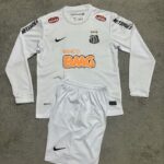 Camiseta Santos 2025/2026 Local - detalle escudo