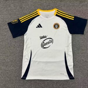 Camiseta Santos 2025/2026 Pink Edición Especial - detalle escudo