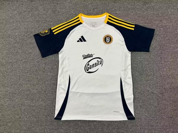 Camiseta Santos 2025/2026 Pink Edición Especial - detalle escudo