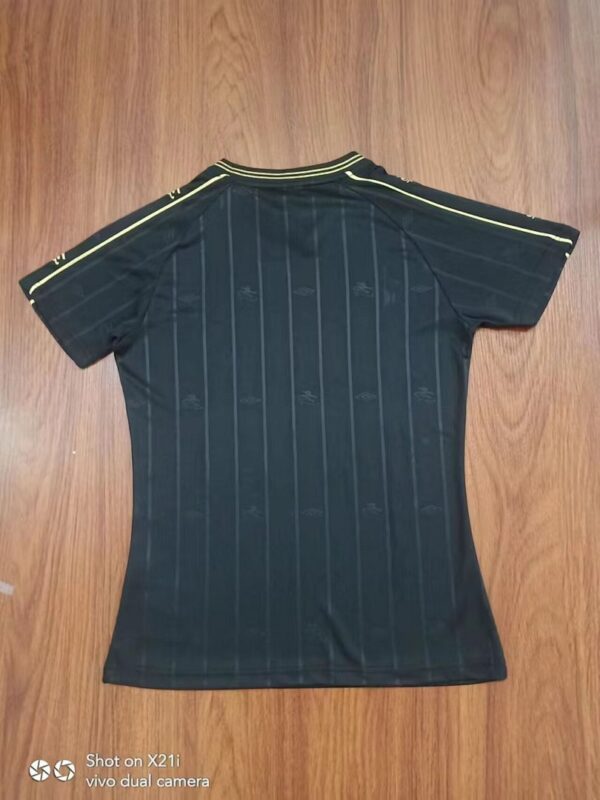 Camiseta Santos 2024/2025 Local Versión Jugador - detalle escudo