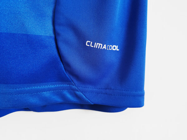 Camiseta Chelsea 2011/12 Local Retro - detalle parche Champions League