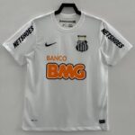 Camiseta Santos 2013 Retro Visita - detalle escudo