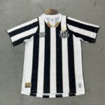 Camiseta Santos 2025/2026 Visita - detalle escudo
