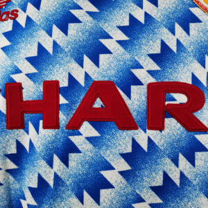 Camiseta Manchester United 1990/92 Retro Visitante - detalle sponsor SHARP
