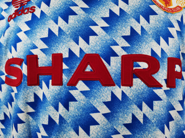 Camiseta Manchester United 1990/92 Retro Visitante - detalle sponsor SHARP