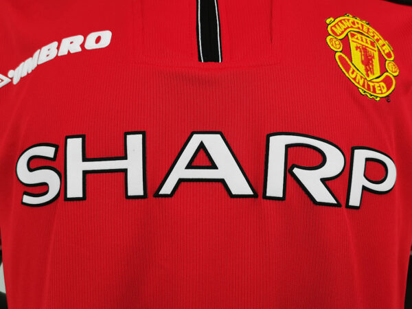 Camiseta Manchester United 1996/1998 Retro Local - detalle patrocinador Sharp