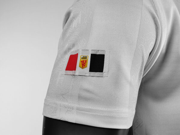 Camiseta Manchester United 1994/1996 Retro Local - detalle cuello