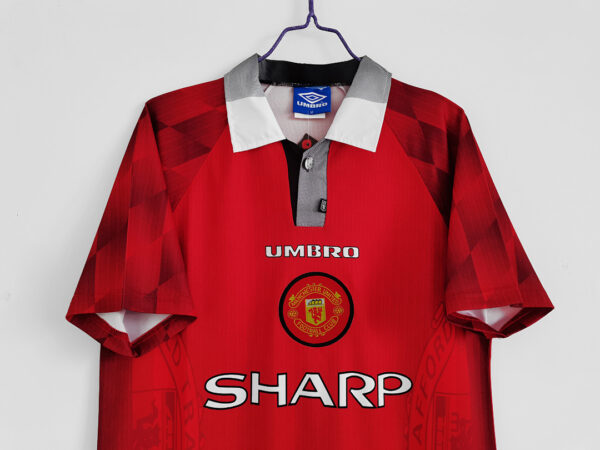 Camiseta Manchester United 2006/07 Retro Local - detalle escudo