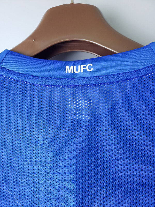 Camiseta Manchester United 2008/09 Retro Visita Manga Larga - detalle bajo y logo de autenticidad