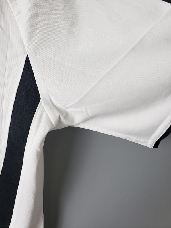 Camiseta Alemania 2006 Local - detalle franjas hombro