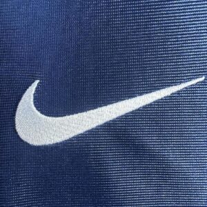 Camiseta Paris Saint-Germain 1999/2000 Retro Local Manga Larga - detalle parche de manga PSG