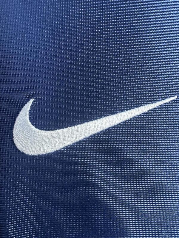 Camiseta Paris Saint-Germain 1999/2000 Retro Local Manga Larga - detalle parche de manga PSG