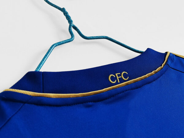 Camiseta Chelsea FC 2006/07 Retro Local - detalle Adidas y sponsor