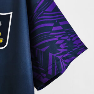 Camiseta Tottenham Hotspur 1992/1994 Retro Alternativa - detalle patrón lateral morado