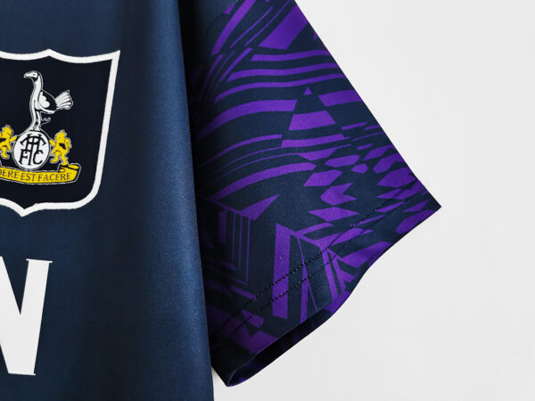 Camiseta Tottenham Hotspur 1992/1994 Retro Alternativa - detalle patrón lateral morado