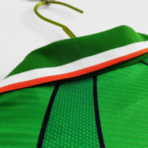 Camiseta Irlanda 1994/1996 Retro Local - detalle cuello y patrocinador Umbro