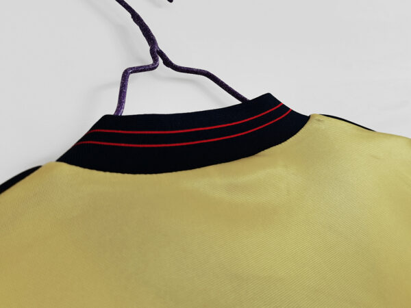 Camiseta Arsenal 1995 Retro Visita - detalle del puño de la manga
