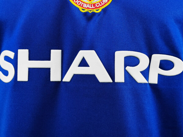 Camiseta Manchester United 1994/96 Visita - detalle patrocinador SHARP