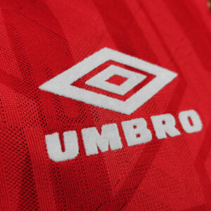 Camiseta Manchester United 1994/96 Local Retro - detalle patrocinador SHARP