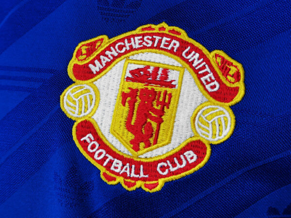 Camiseta Manchester United 1999 Retro Local Manga Larga - detalle manga