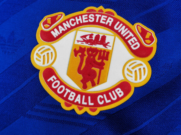 Camiseta Manchester United 1986 Retro Alternativa Manga Larga - detalle logo Adidas