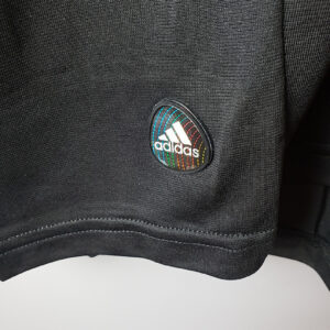 Camiseta Real Madrid 2010/11 Visita Manga Larga - vista de la manga izquierda con detalle de costuras