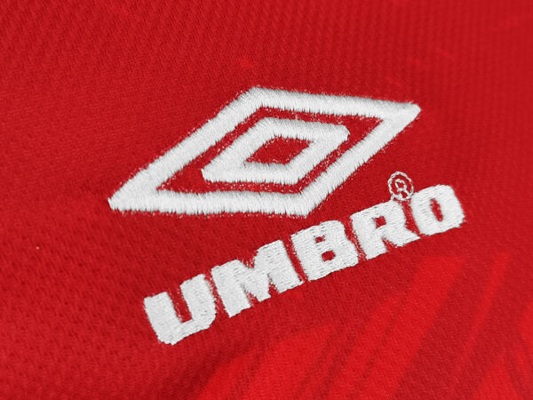 Camiseta Manchester United 1999 Retro Local Manga Larga - detalle sponsor Sharp