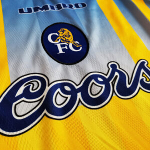 Camiseta Chelsea 1997/98 Retro Visita - detalle logo Umbro en el cuello