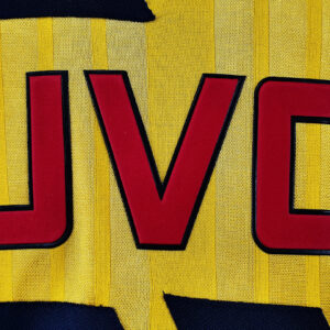 Camiseta Arsenal 1999 Retro Visita - detalle patrocinador JVC