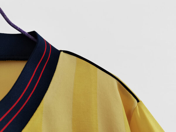 Camiseta Arsenal 1995 Retro Visita - textura de las rayas verticales