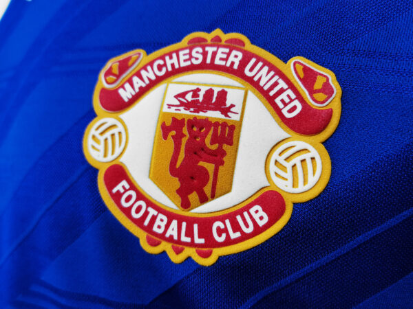 Camiseta Manchester United 1985 Local - detalle logo Adidas