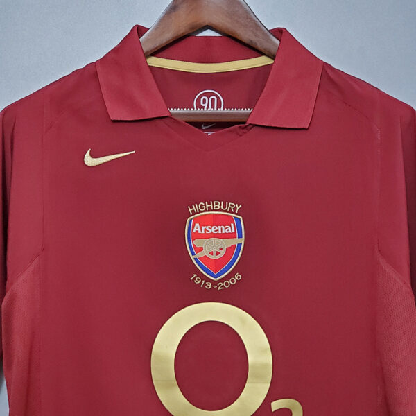 Camiseta Arsenal 2005/2006 Retro Local - detalle texto '1913 - 2006' derecho