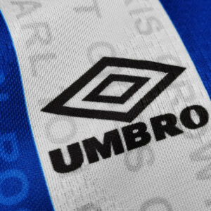Camiseta Manchester United 1985 Visita Retro - detalle franjas azules y blancas